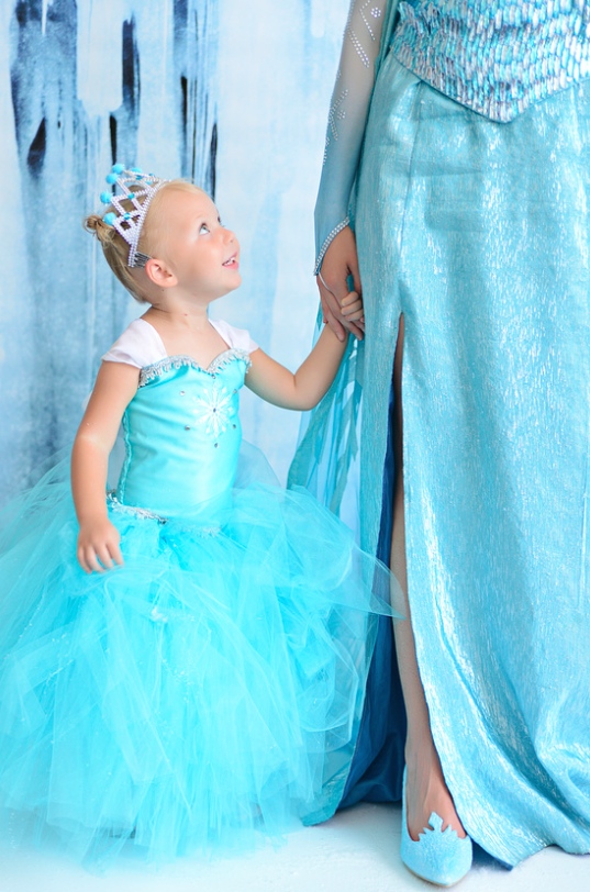 Elsa! Gorgeous costume! 